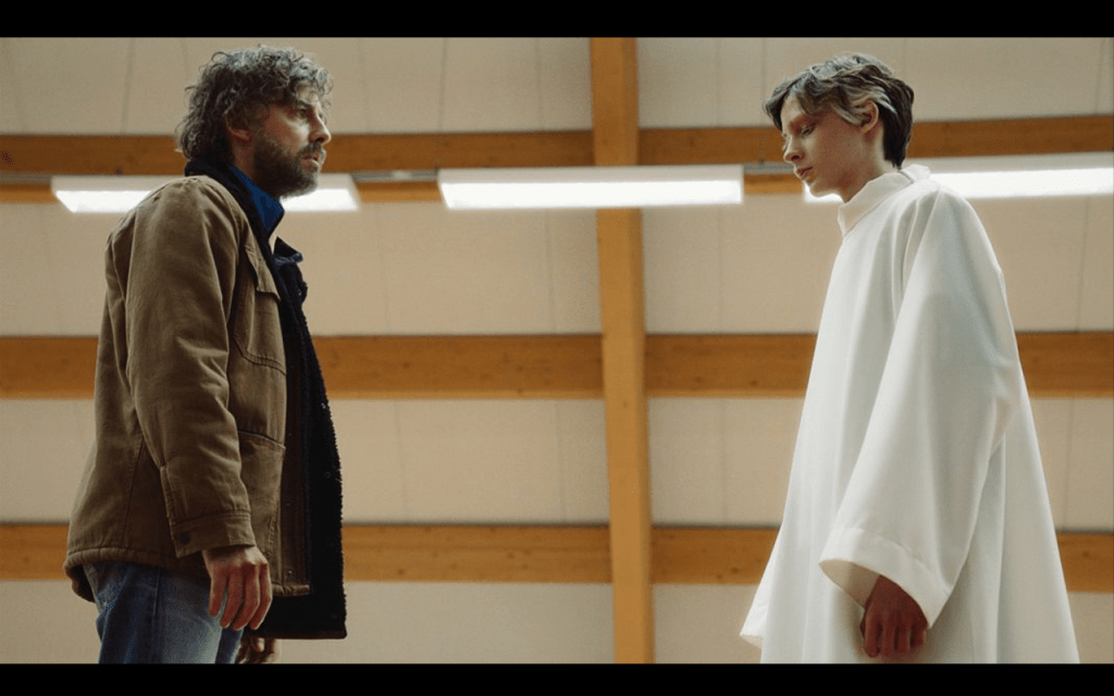 Sergio Rossetti (Michele Riondino) face à Matteo Corbin (Giulio Feltri) dans The Holy Boy de Paolo Strippoli