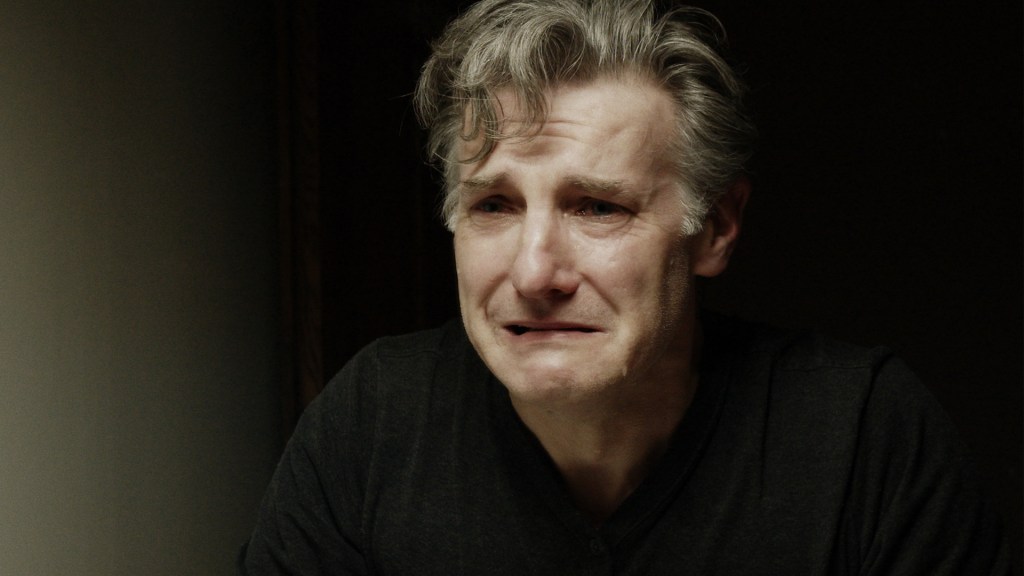 Gabriel (Christophe Jasinski), visage marqué par le tourment, dans Tenebrae Salis de Margaux Colarusso
